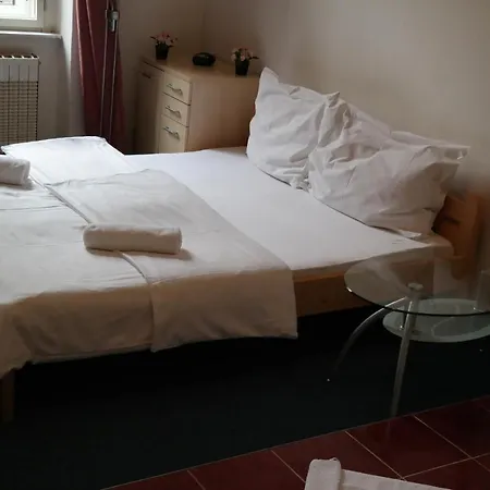 Hotel Praha Club Bed & Breakfast-3